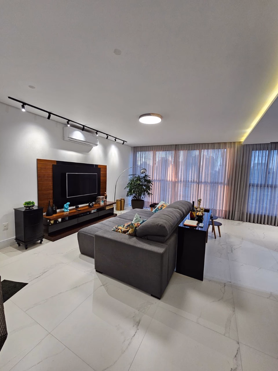 Apartamento 3 suítes em Meia Praia — Meia Praia, Itapema