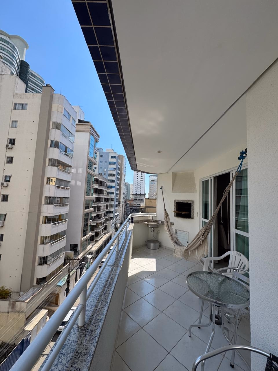Apartamento 3 quartos em Meia Praia — Meia Praia