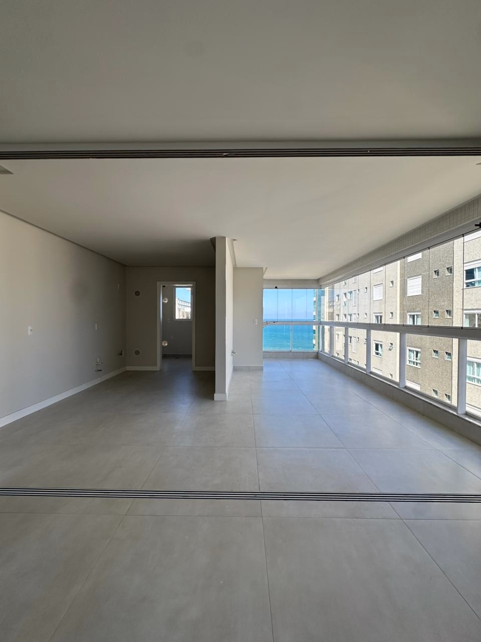 Apartamento 4 suítes em Meia Praia — Meia Praia, Itapema