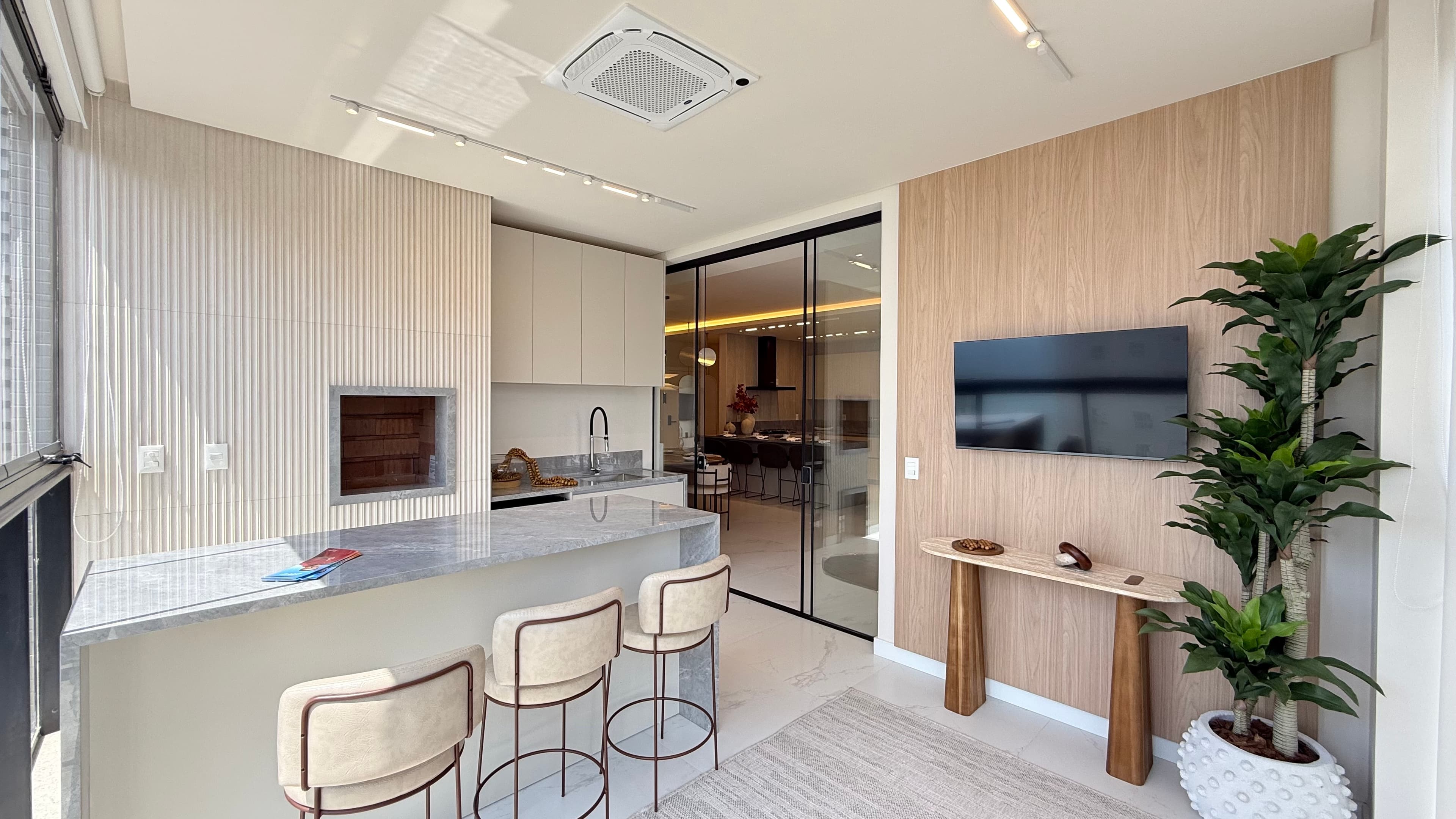Apartamento 4 suítes em Meia Praia — Meia Praia, Itapema