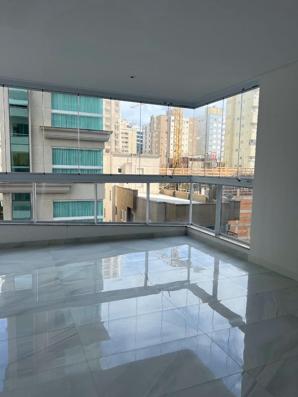 Apartamento 4 suítes em Meia Praia — Meia Praia, Itapema