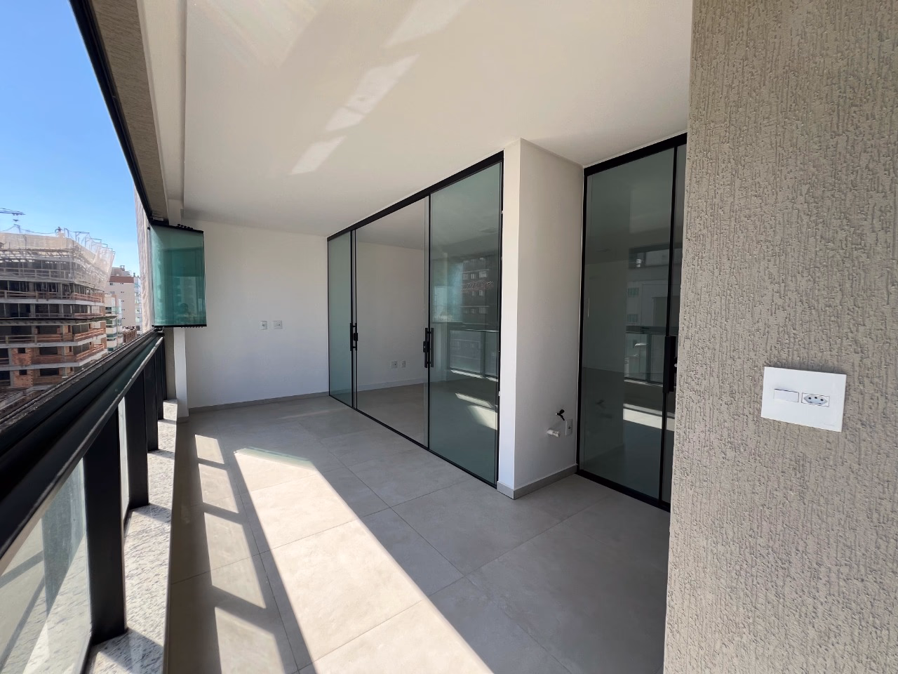 Apartamento 3 suítes em Meia Praia — Meia Praia, Itapema