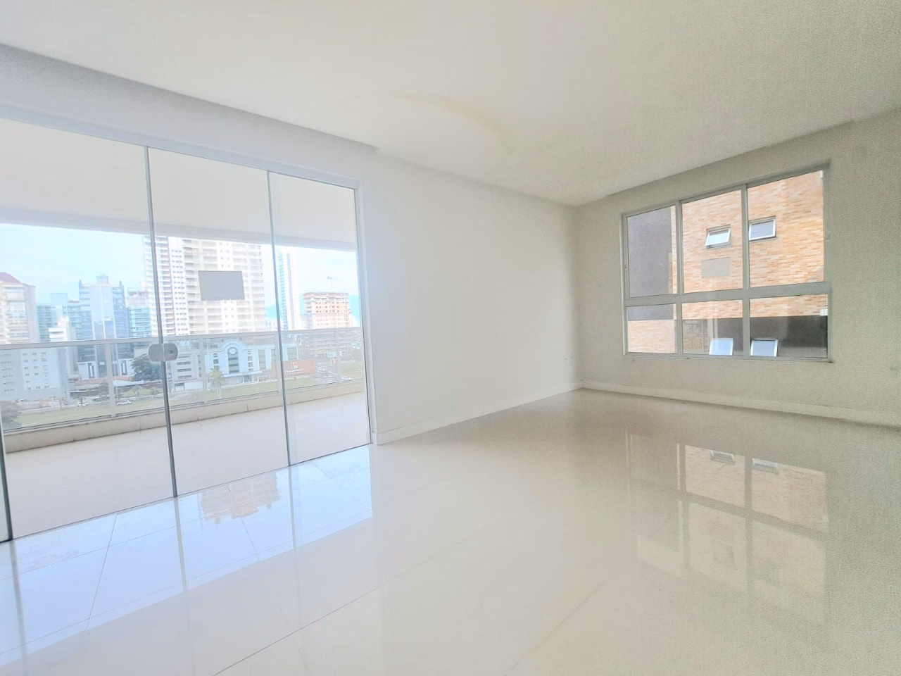 Apartamento 3 suítes em Meia Praia — Meia Praia, Itapema