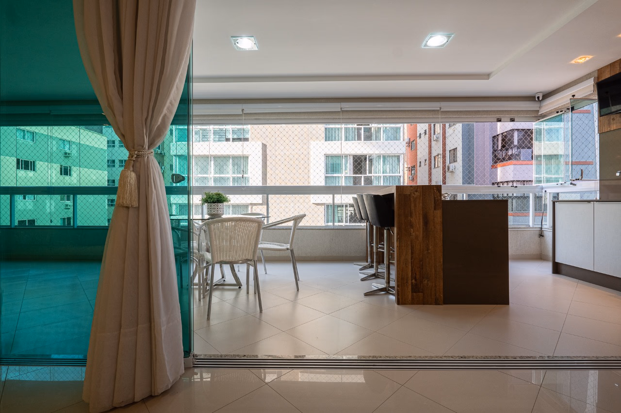 Apartamento 4 suítes em Meia Praia — Meia Praia, Itapema