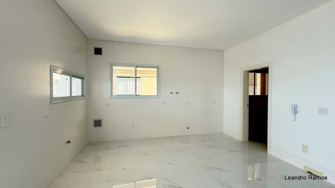Apartamento 4 suítes em Meia Praia — Meia Praia, Itapema