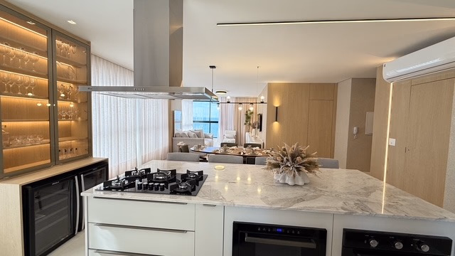 Apartamento 3 suítes em Meia Praia — Meia Praia, Itapema