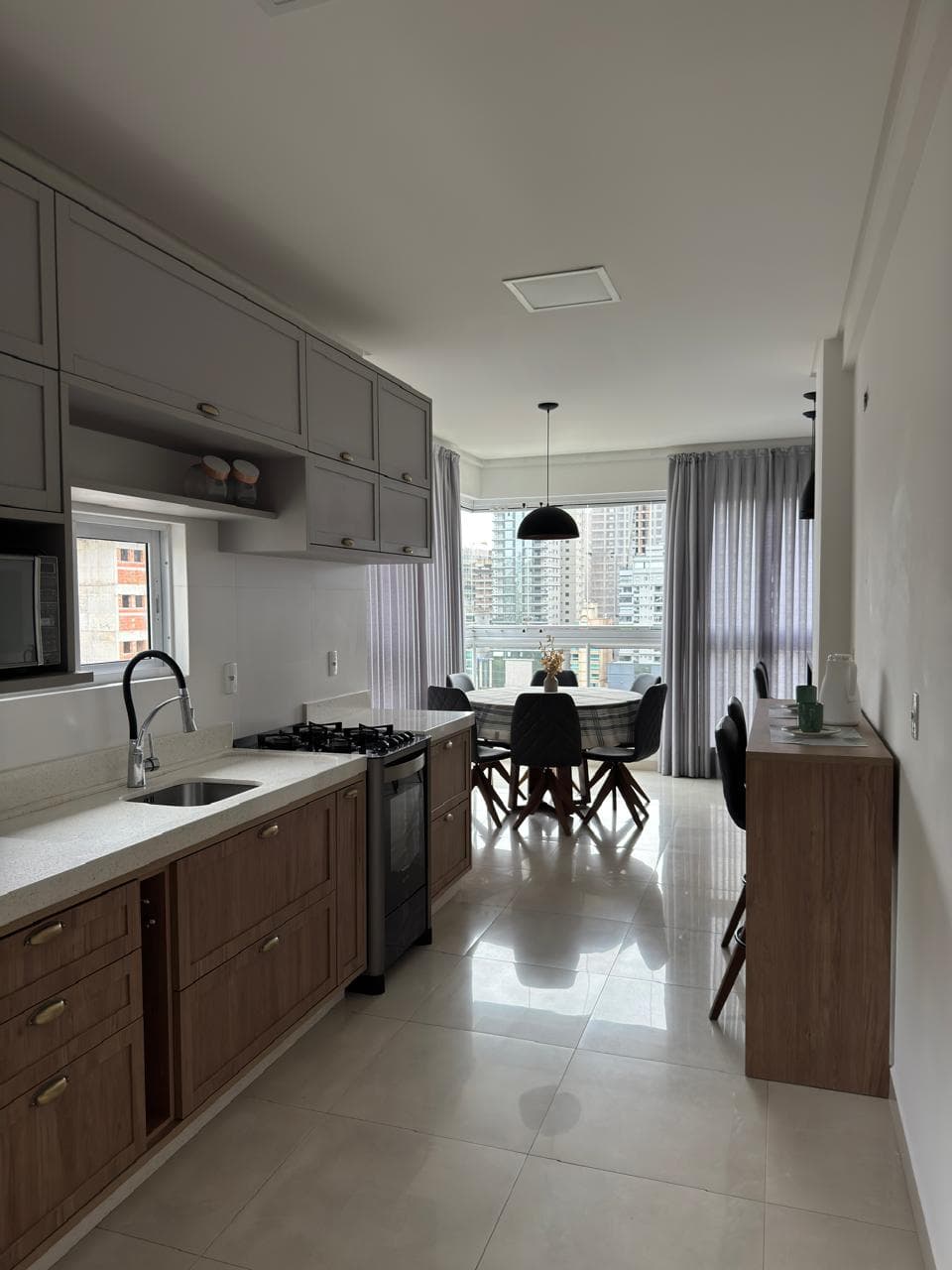 Apartamento 3 suítes em Meia Praia — Meia Praia, Itapema