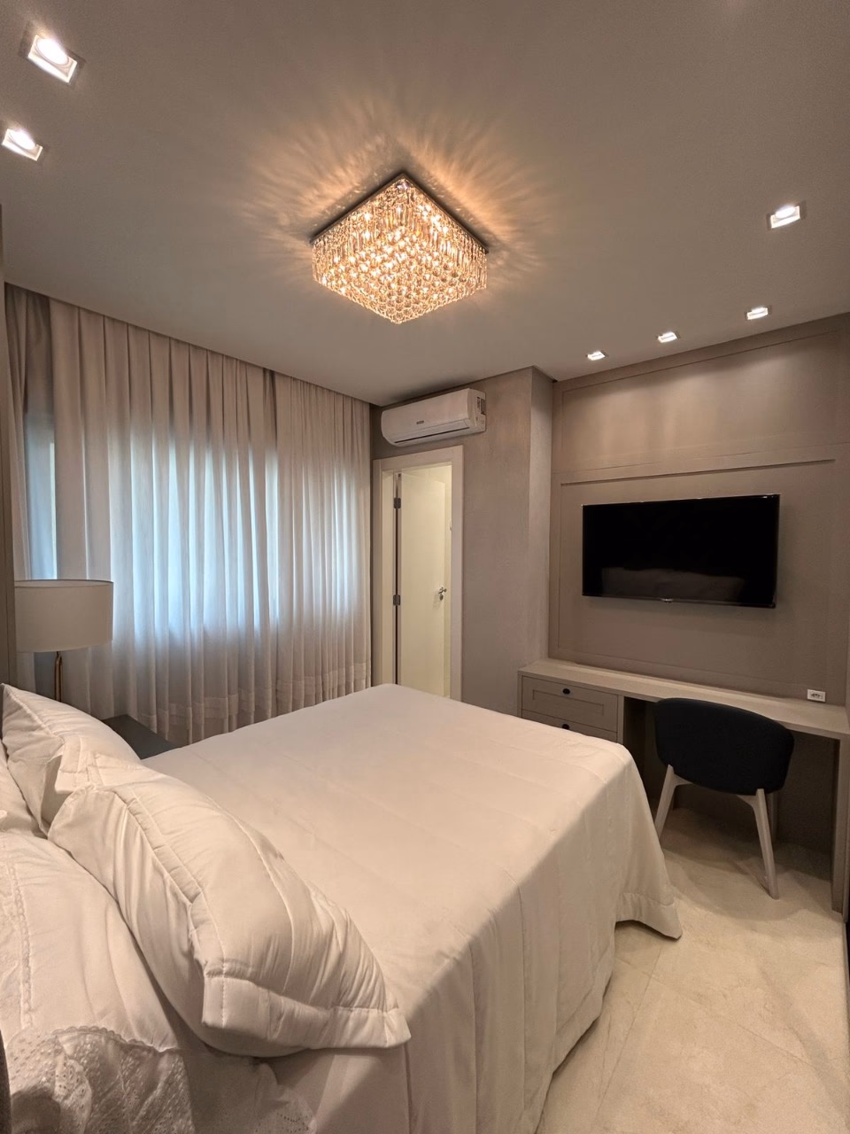 Apartamento 4 suítes em Meia Praia — Meia Praia, Itapema