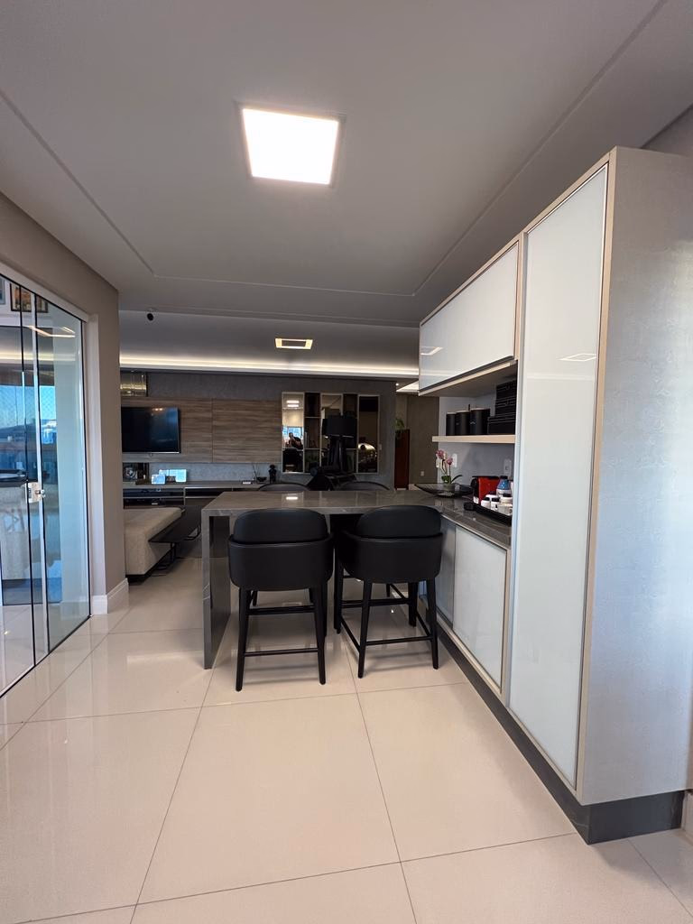 Apartamento 3 suítes em Meia Praia — Meia Praia, Itapema