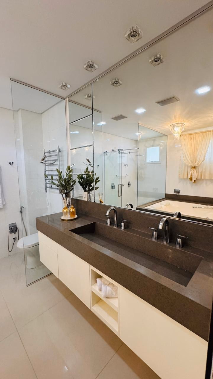 Apartamento 4 suítes em Meia Praia — Meia Praia, Itapema