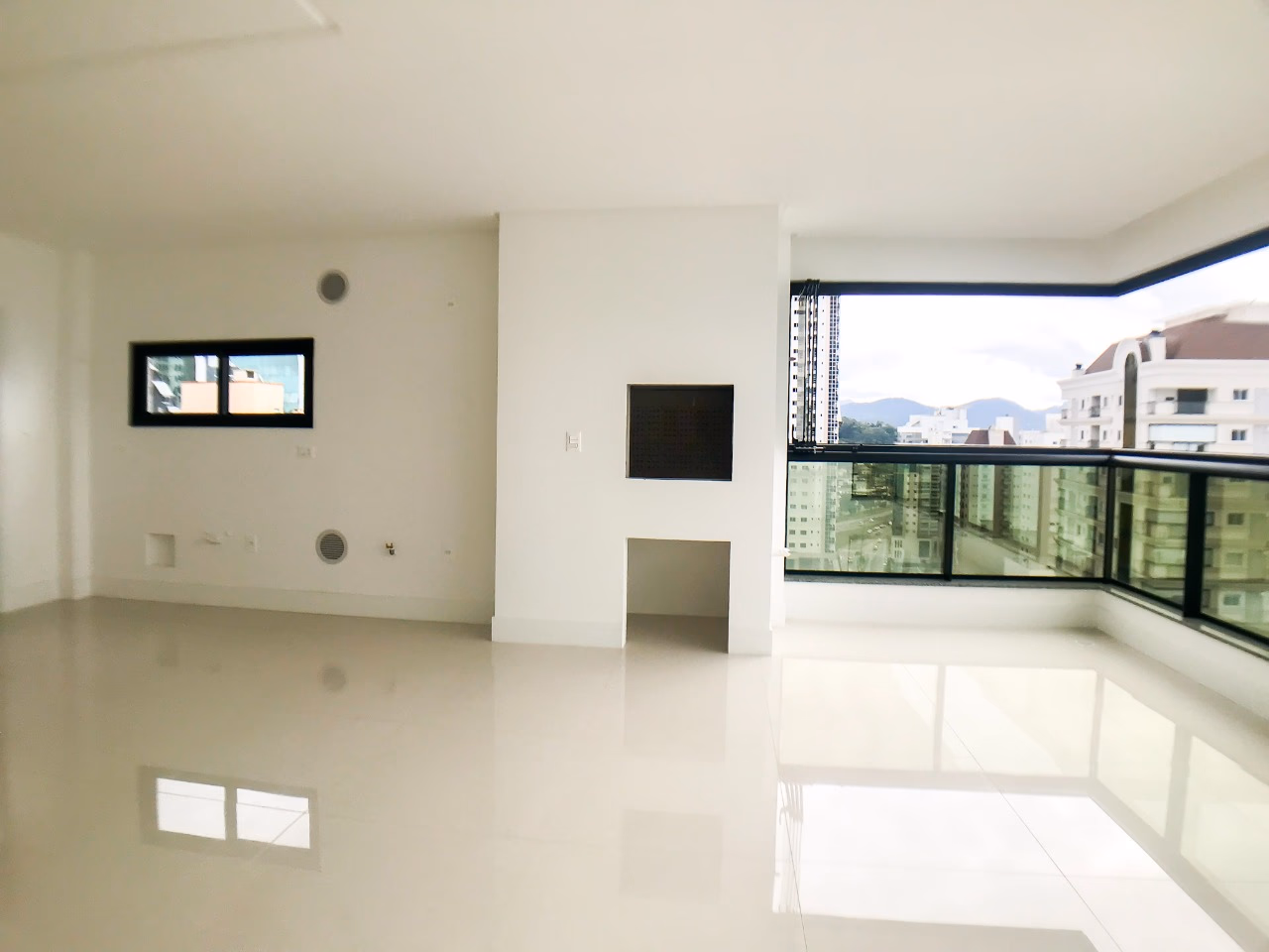 Apartamento 4 suítes em Meia Praia — Meia Praia, Itapema