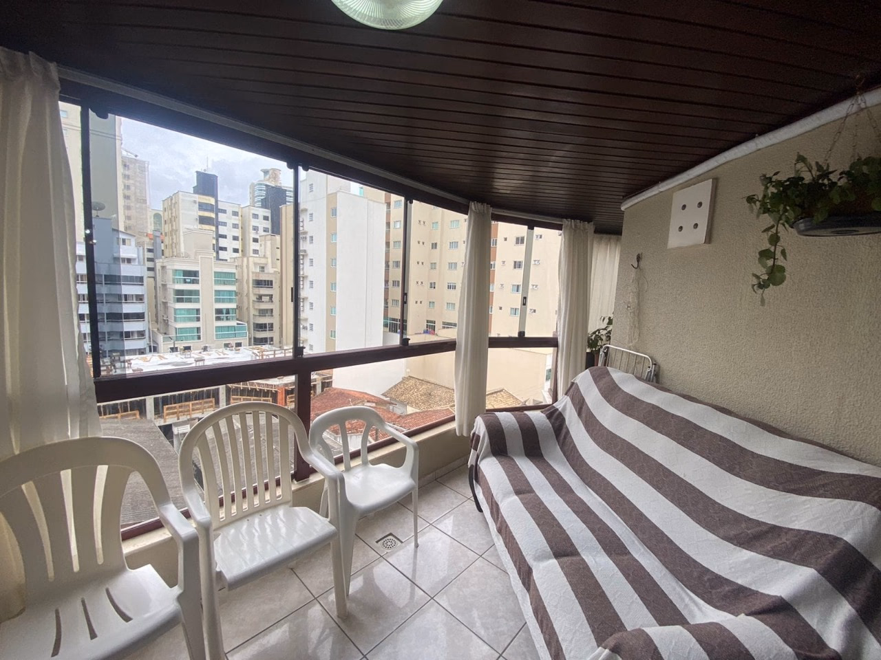 Apartamento 3 quartos em Meia Praia — Meia Praia