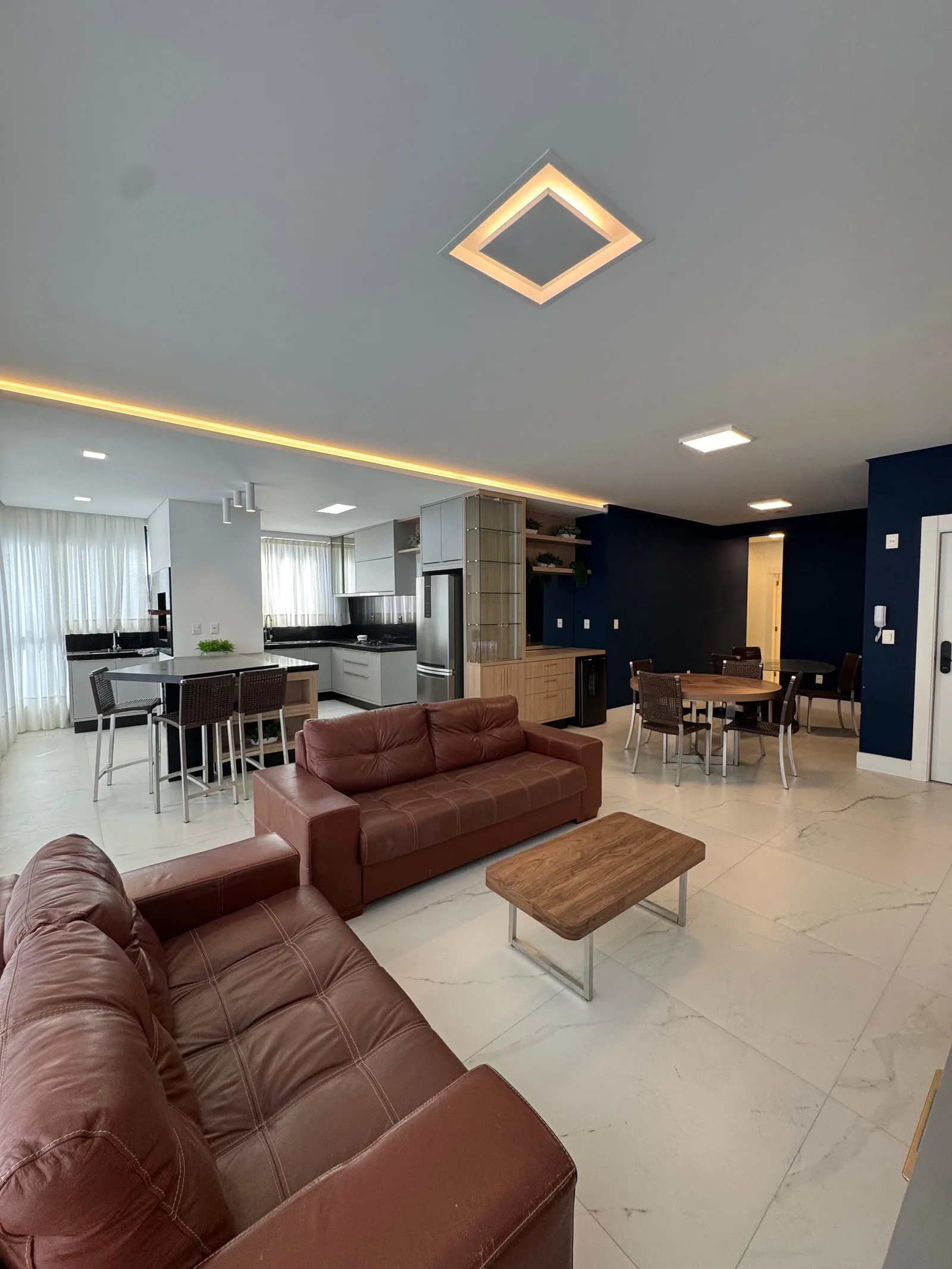 Apartamento 3 suítes em Meia Praia — Meia Praia