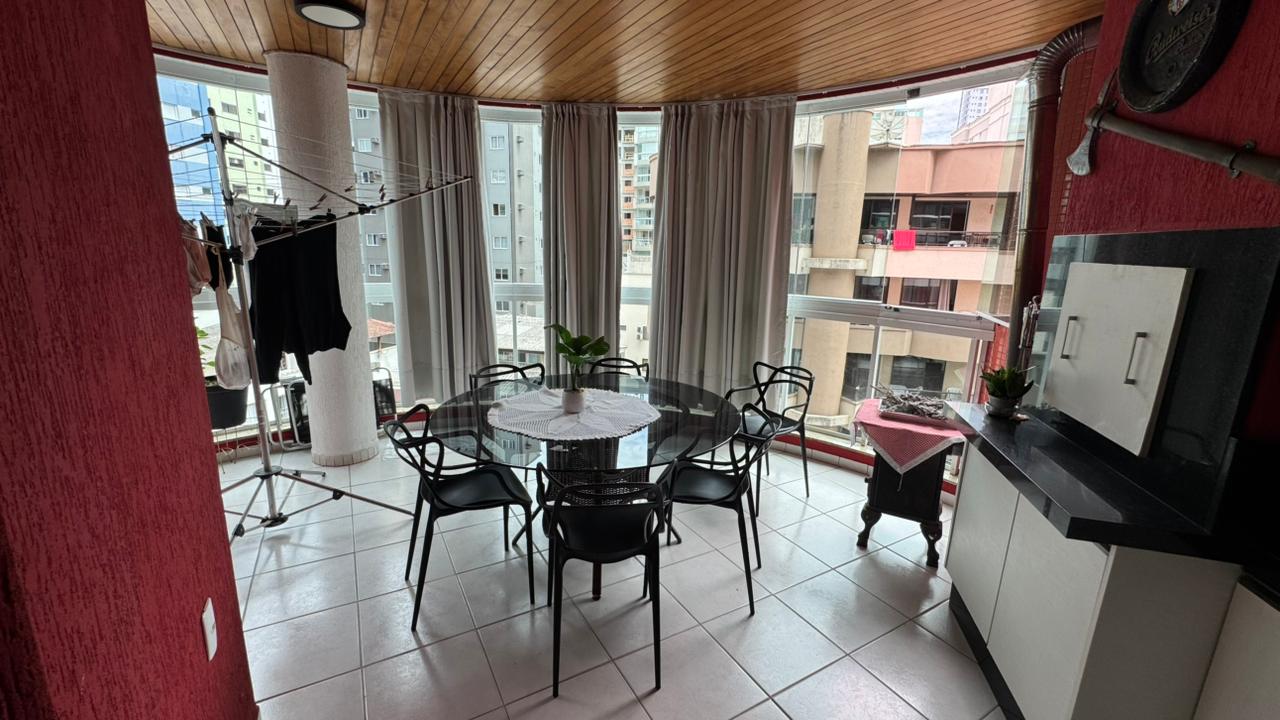 Apartamento 4 quartos em Meia Praia — Meia Praia