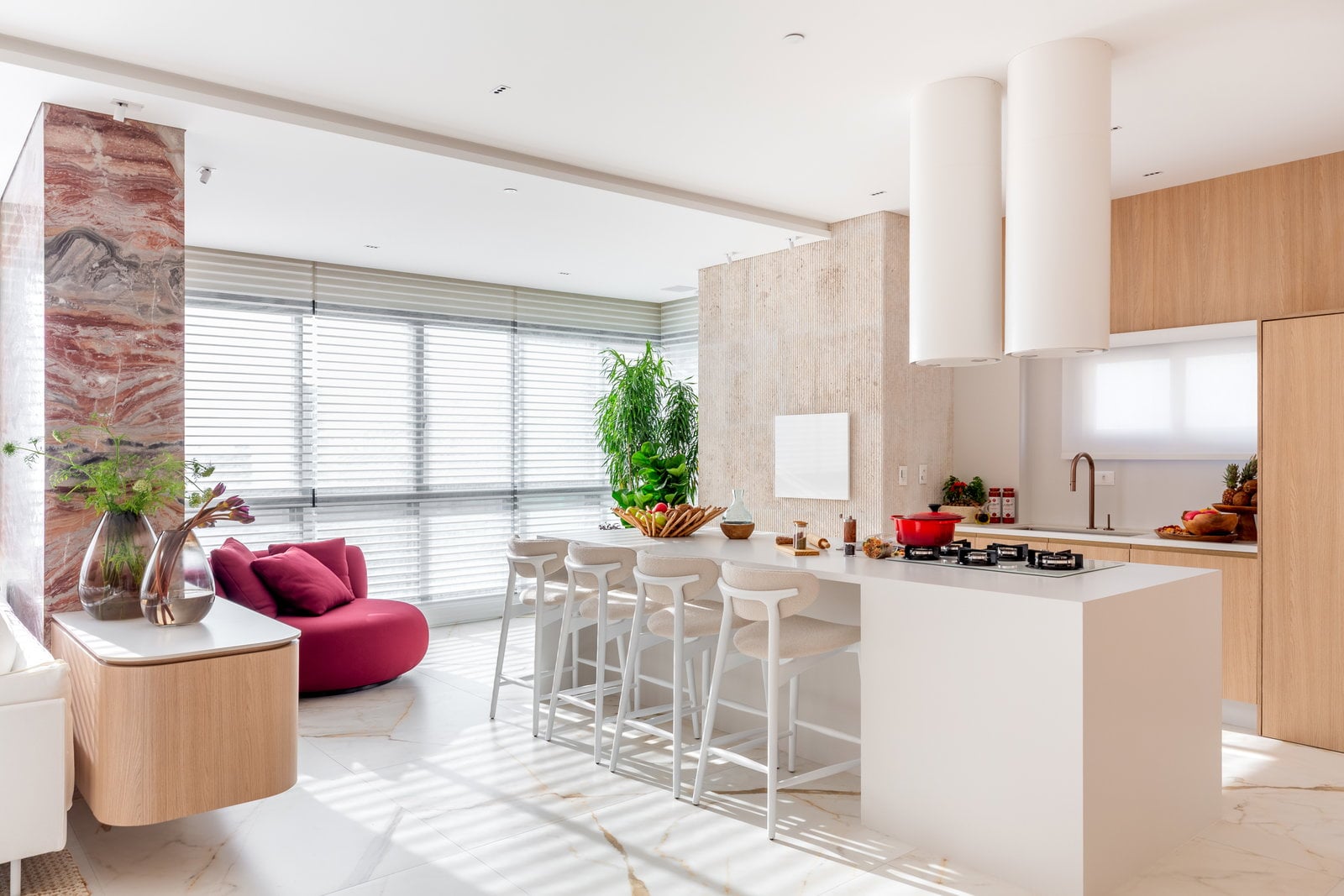 Apartamento 4 suítes em Meia Praia — Meia Praia