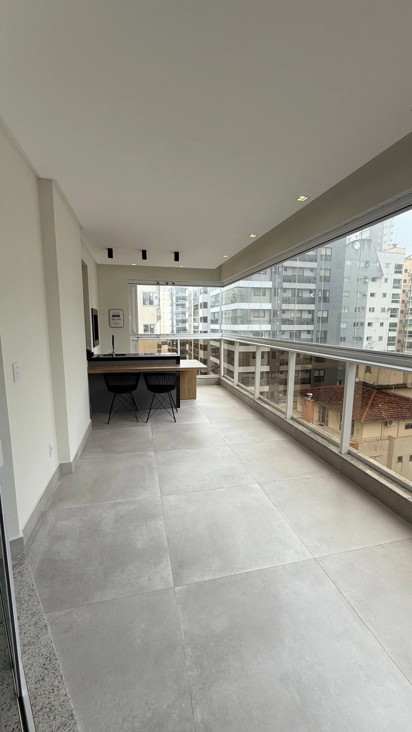 Apartamento 4 suítes em Meia Praia — Meia Praia