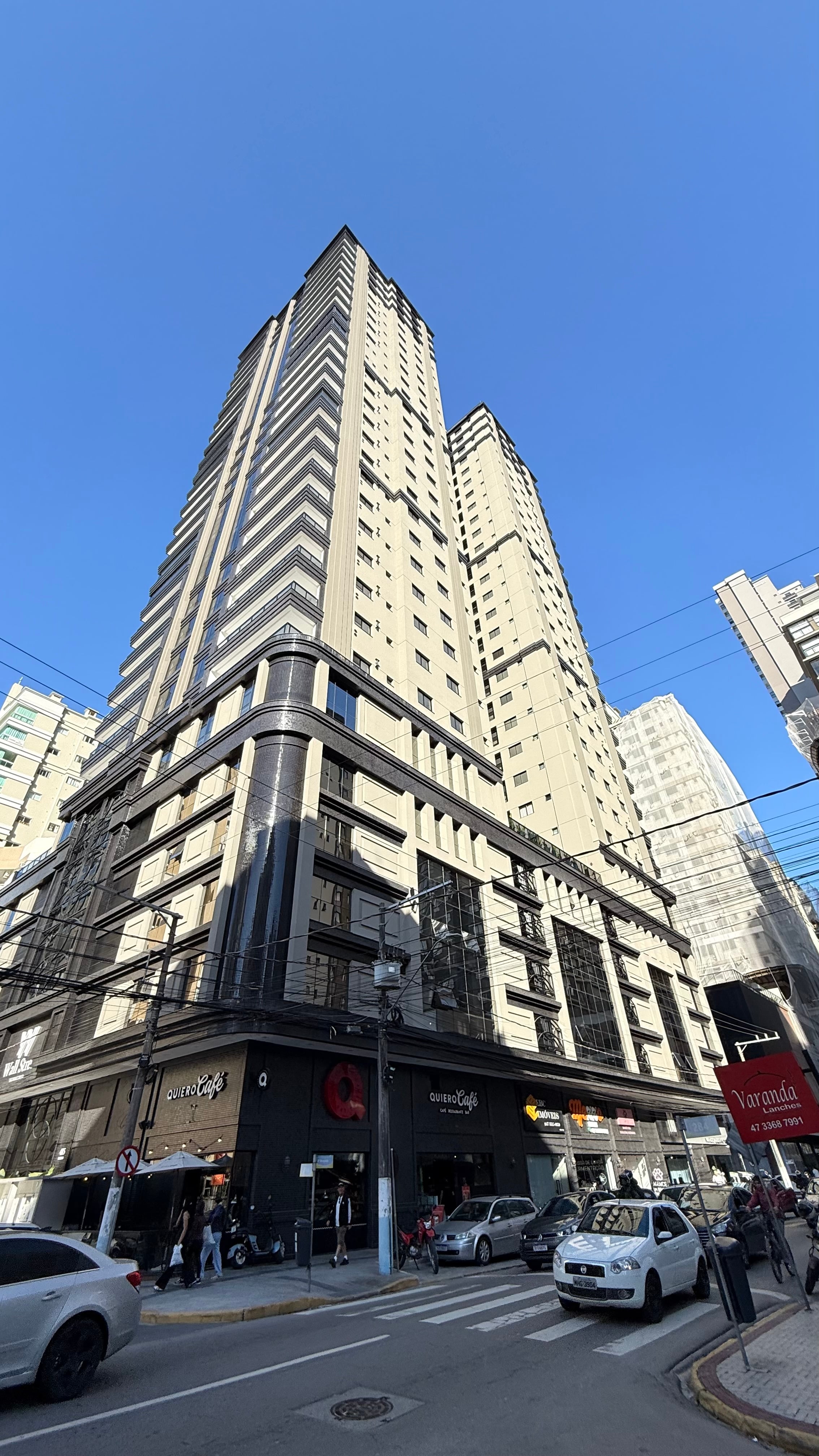 Wall Street Tower Residence — Meia Praia
