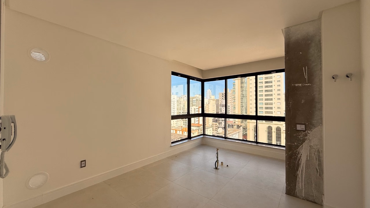 Apartamento 3 suítes em Meia Praia — Meia Praia