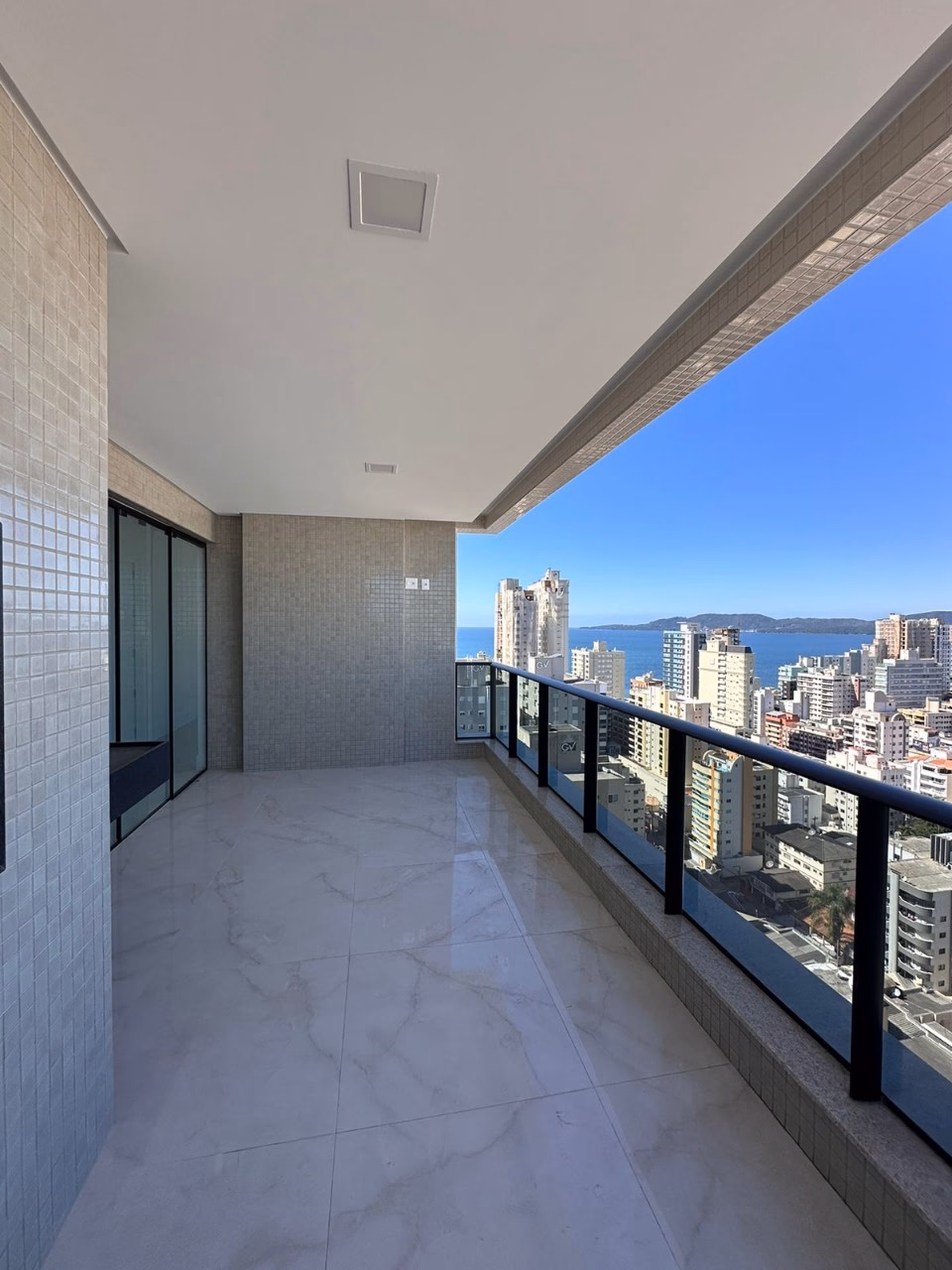 Apartamento 3 suítes em Meia Praia — Meia Praia