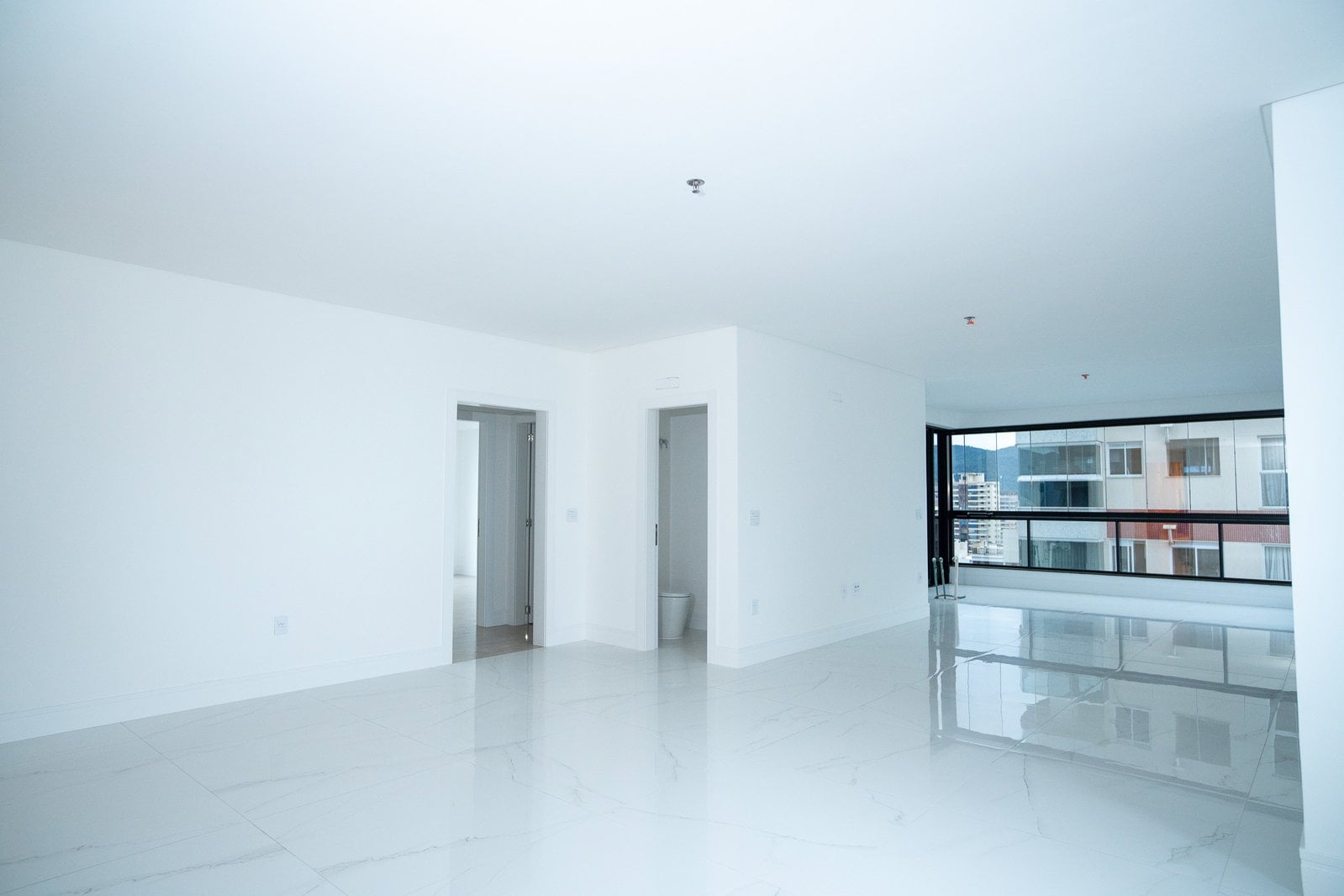 Apartamento 4 suítes em Meia Praia — Meia Praia