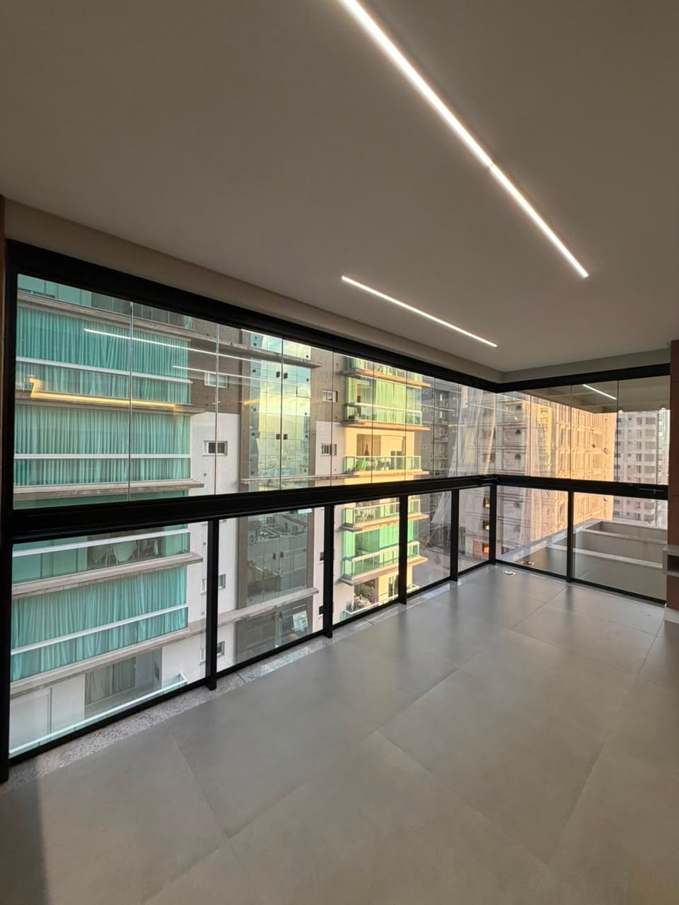 Apartamento 4 suítes em Meia Praia — Meia Praia