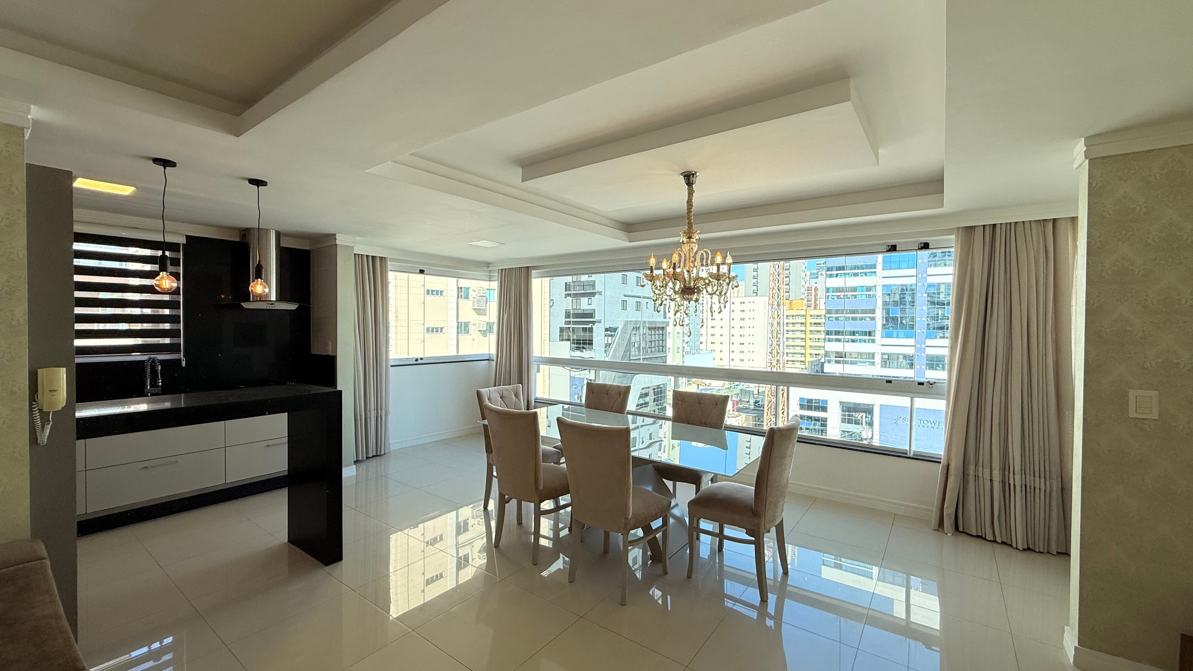 Apartamento 3 suítes em Meia Praia — Meia Praia