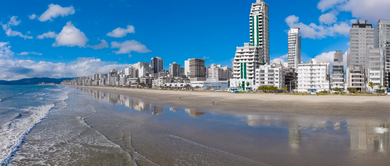 Apartamento 3 suítes em Meia Praia — Meia Praia