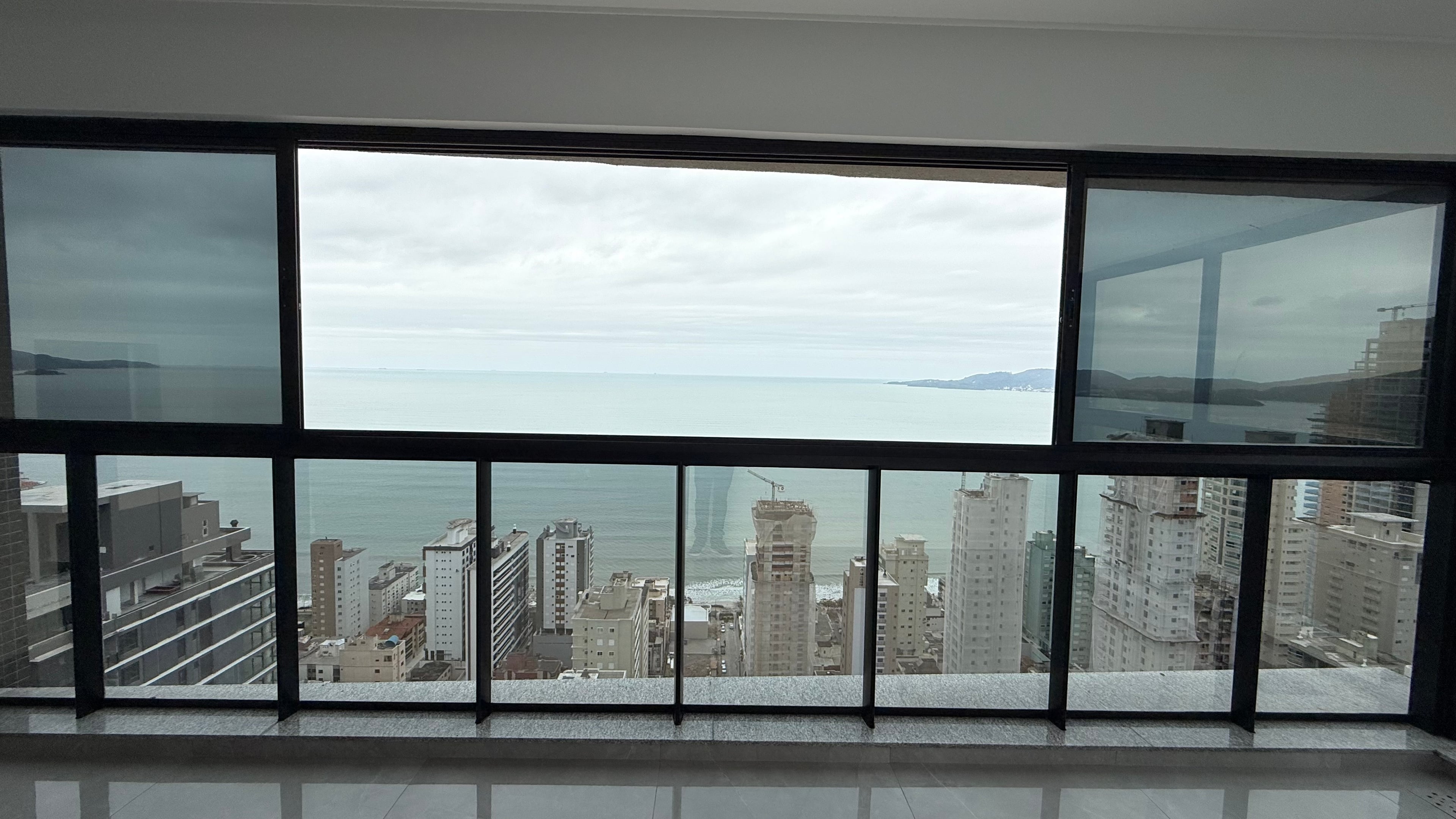 Apartamento 4 suítes em Meia Praia — Meia Praia