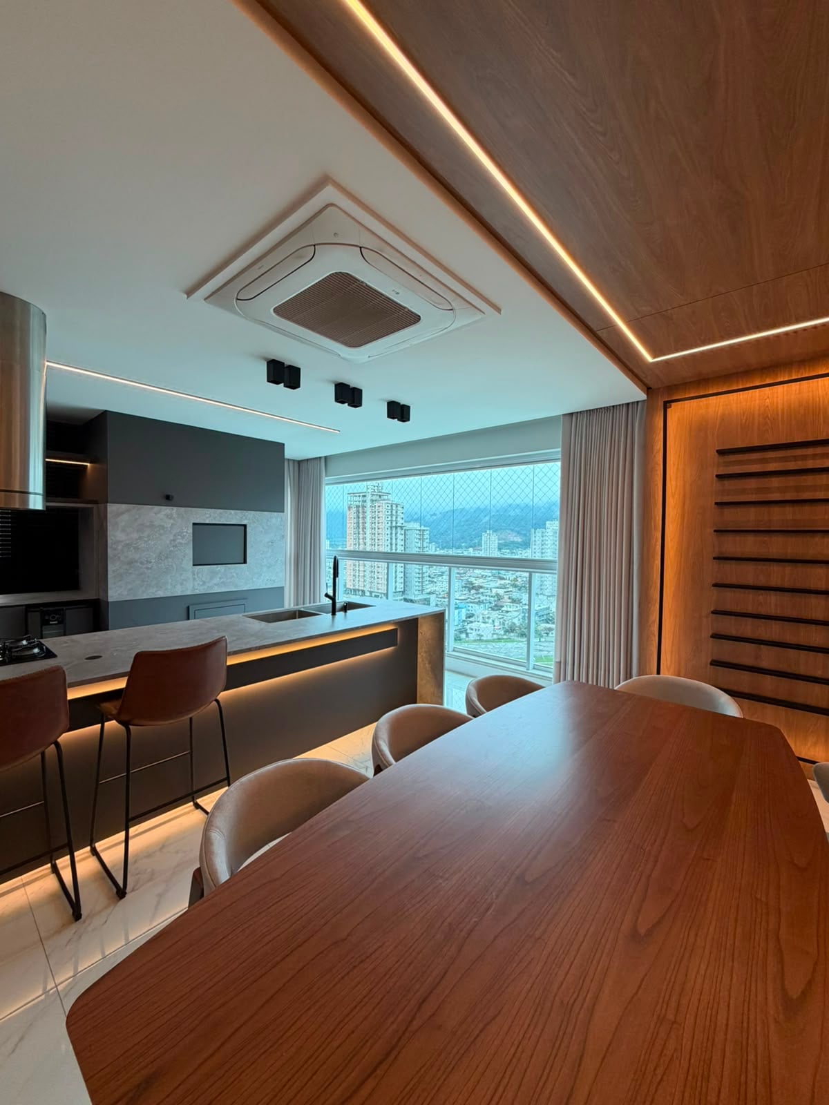 Apartamento 3 suítes em Meia Praia — Meia Praia