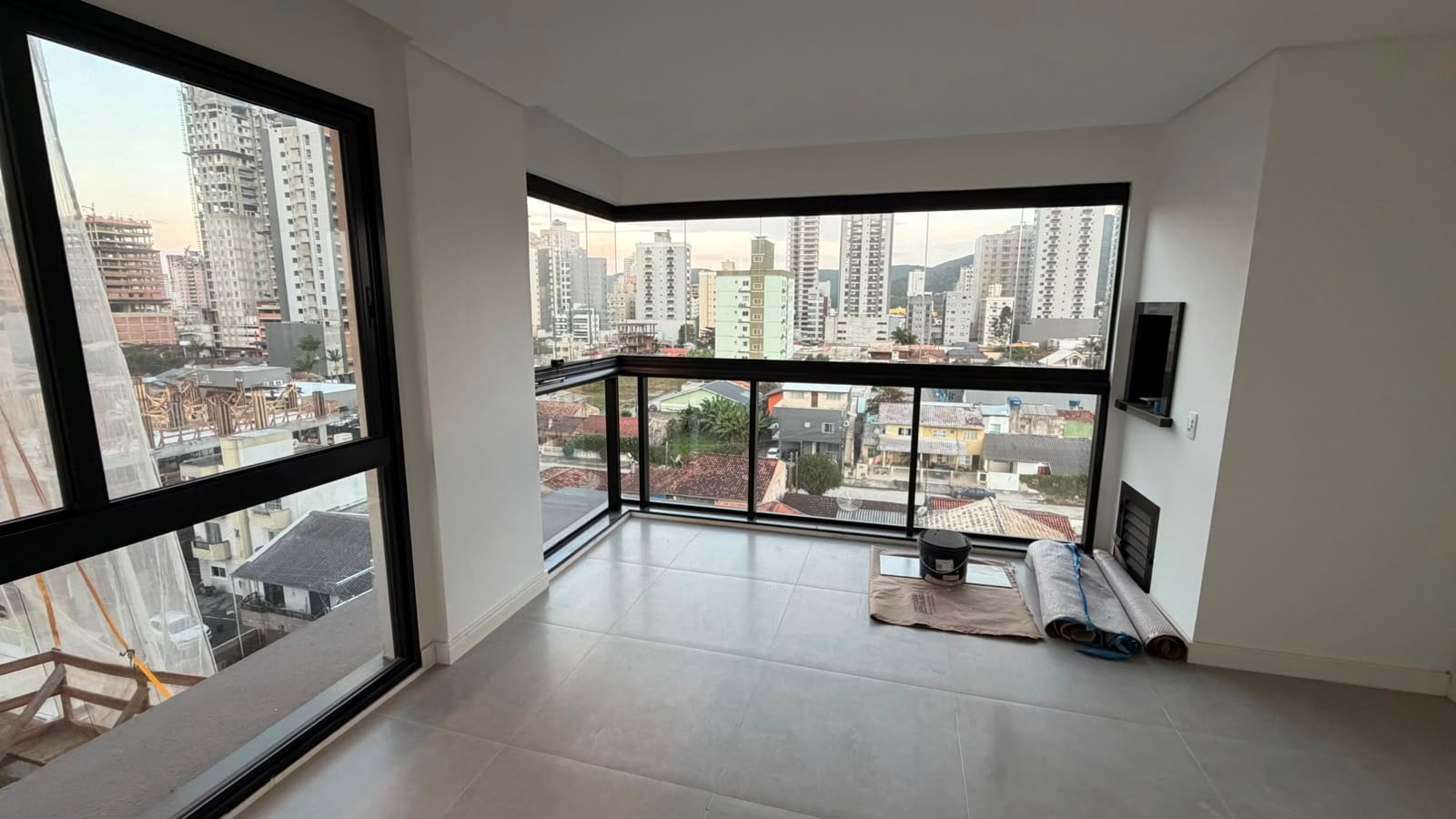 Apartamento 2 suítes em Balneário Perequê — Balneário Perequê