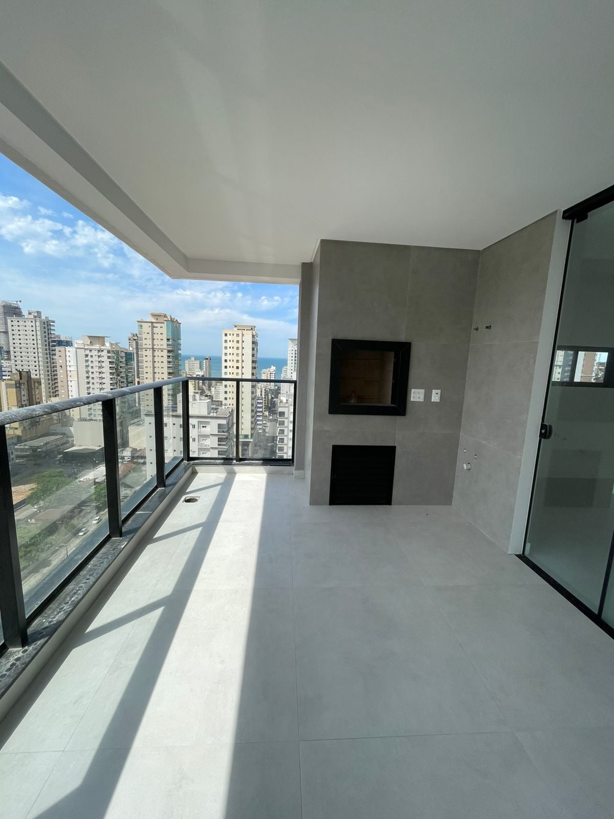 Apartamento 3 suítes em Meia Praia — Meia Praia