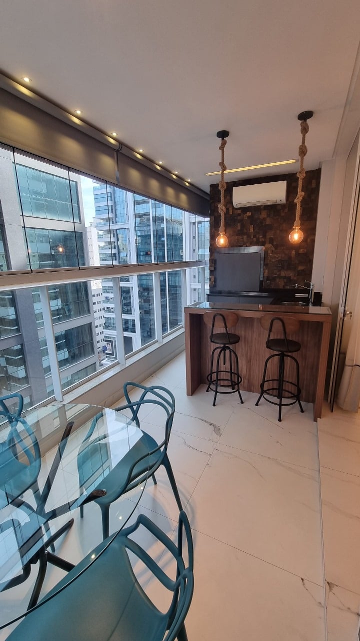Apartamento 3 suítes em Meia Praia — Meia Praia