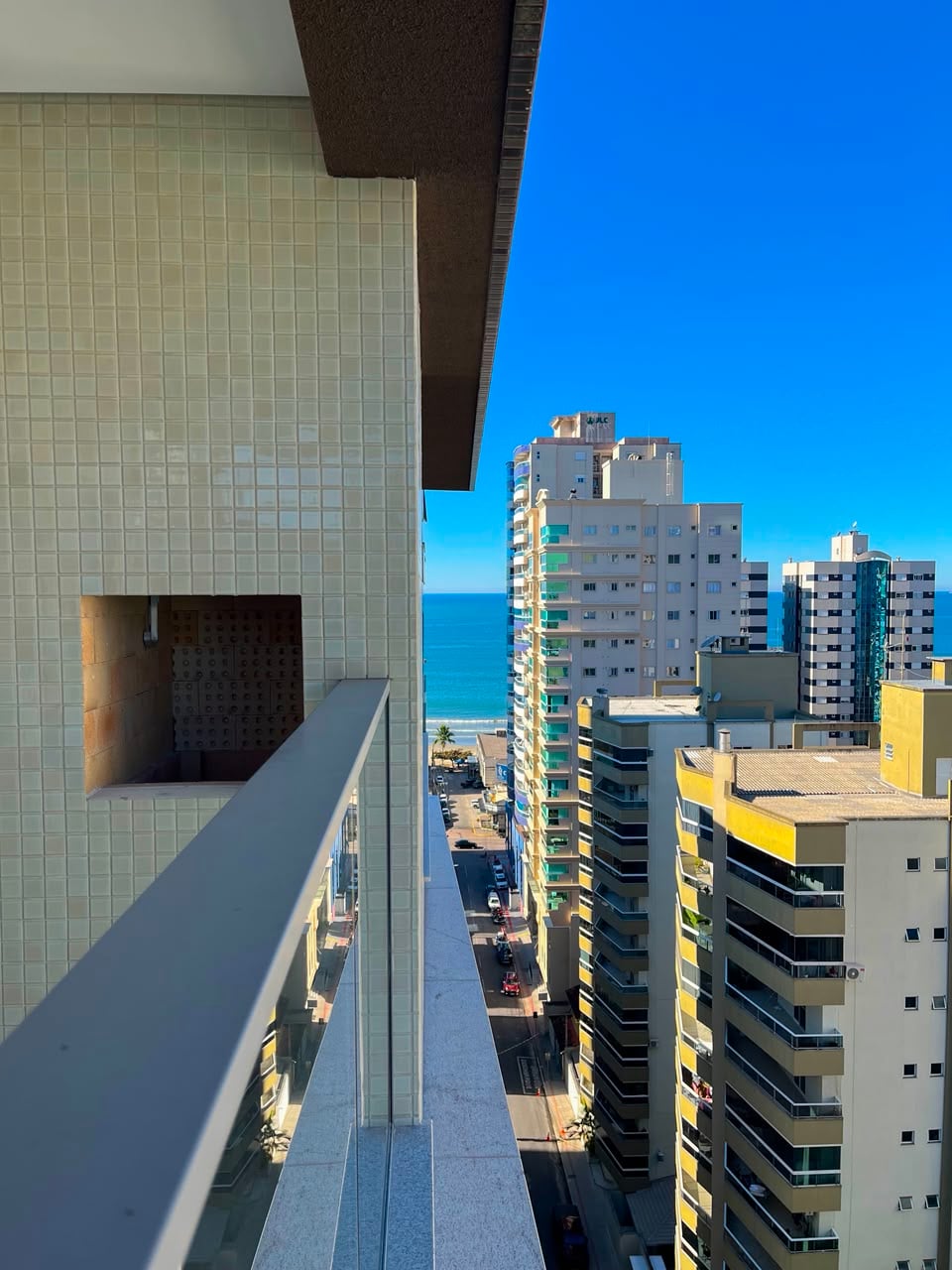 Apartamento 3 suítes em Meia Praia — Meia Praia