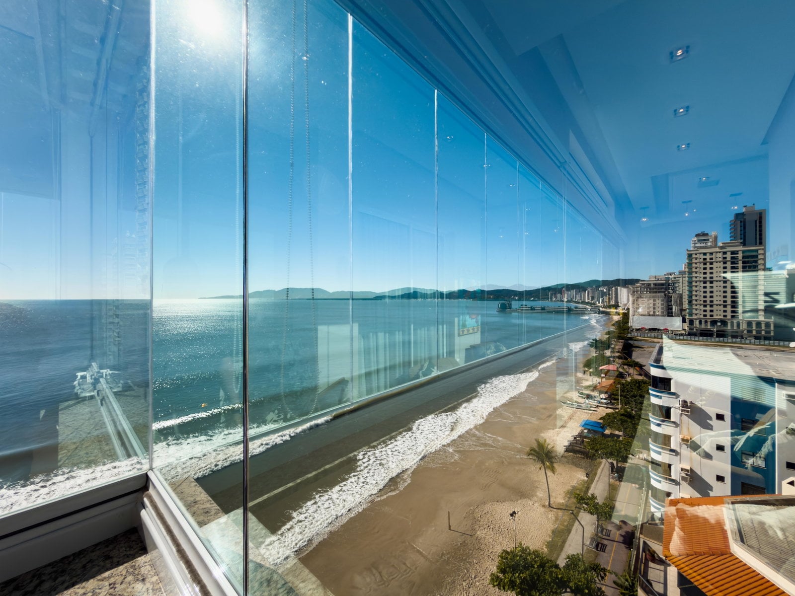 Apartamento 4 suítes em Meia Praia — Meia Praia