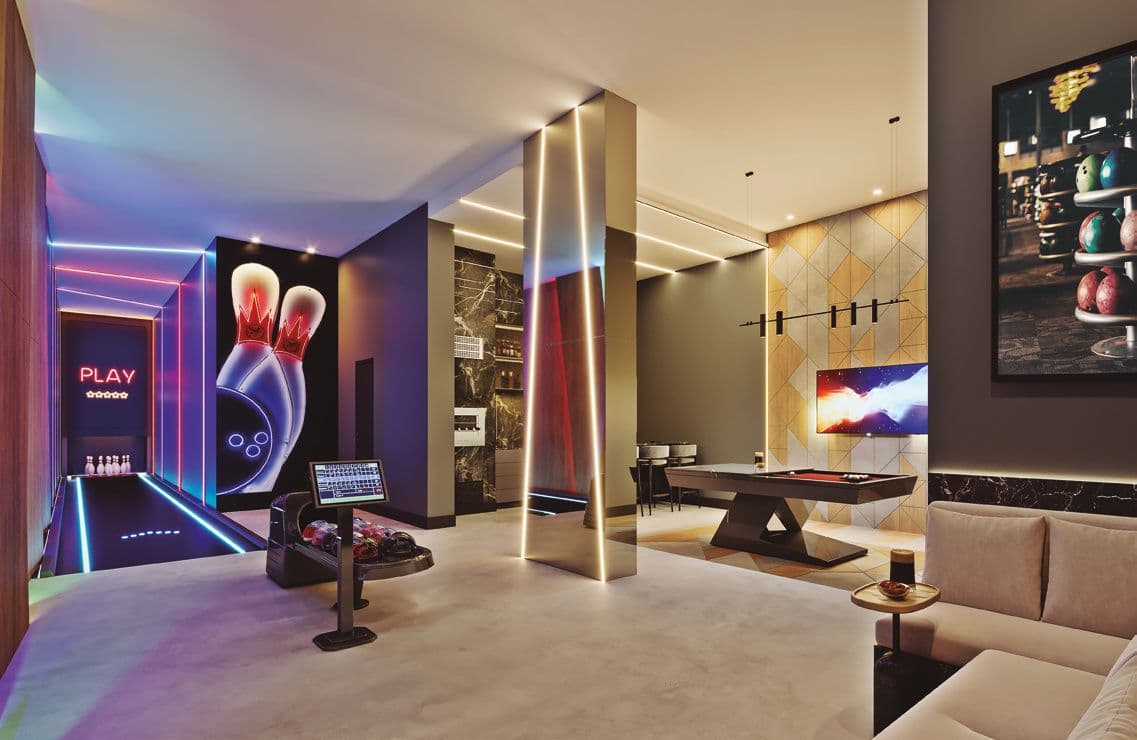 Pista de boliche de 84 m² do Accendis Home Living, em Itapema