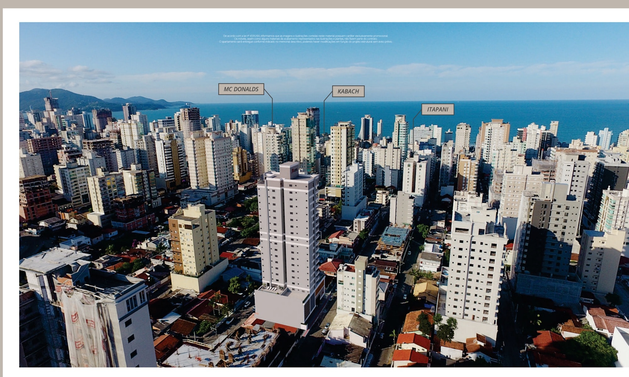 Vista aérea da região do Amon Rá Tower, em Meia Praia, Itapema, com o mar ao fundo