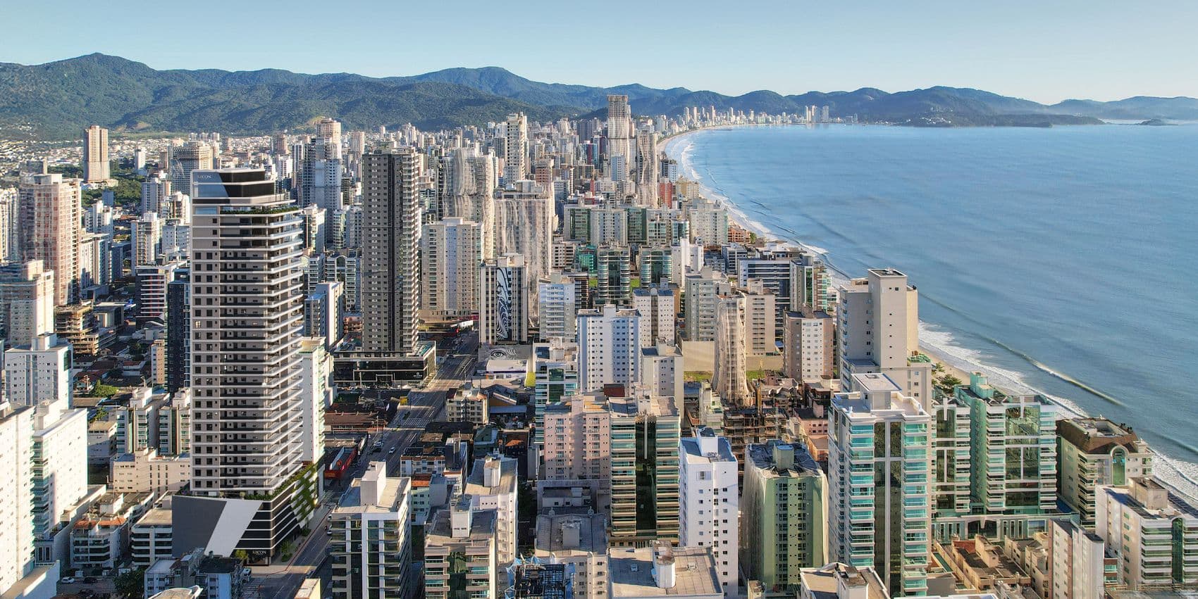 Vista aérea da Meia Praia, em Itapema, onde fica o Arc de Lumière