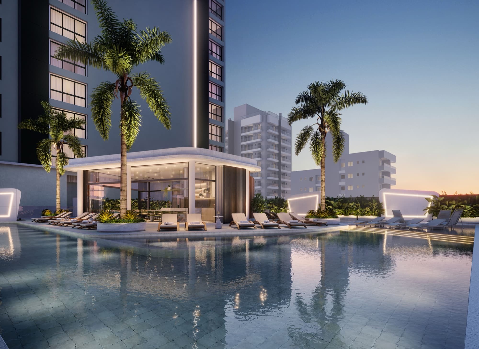 Piscina do Home Club do Blend com bar de vidro e palmeiras ao entardecer
