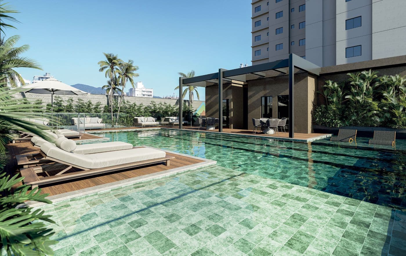 Piscina externa com deck do Cosmopolitan Residence