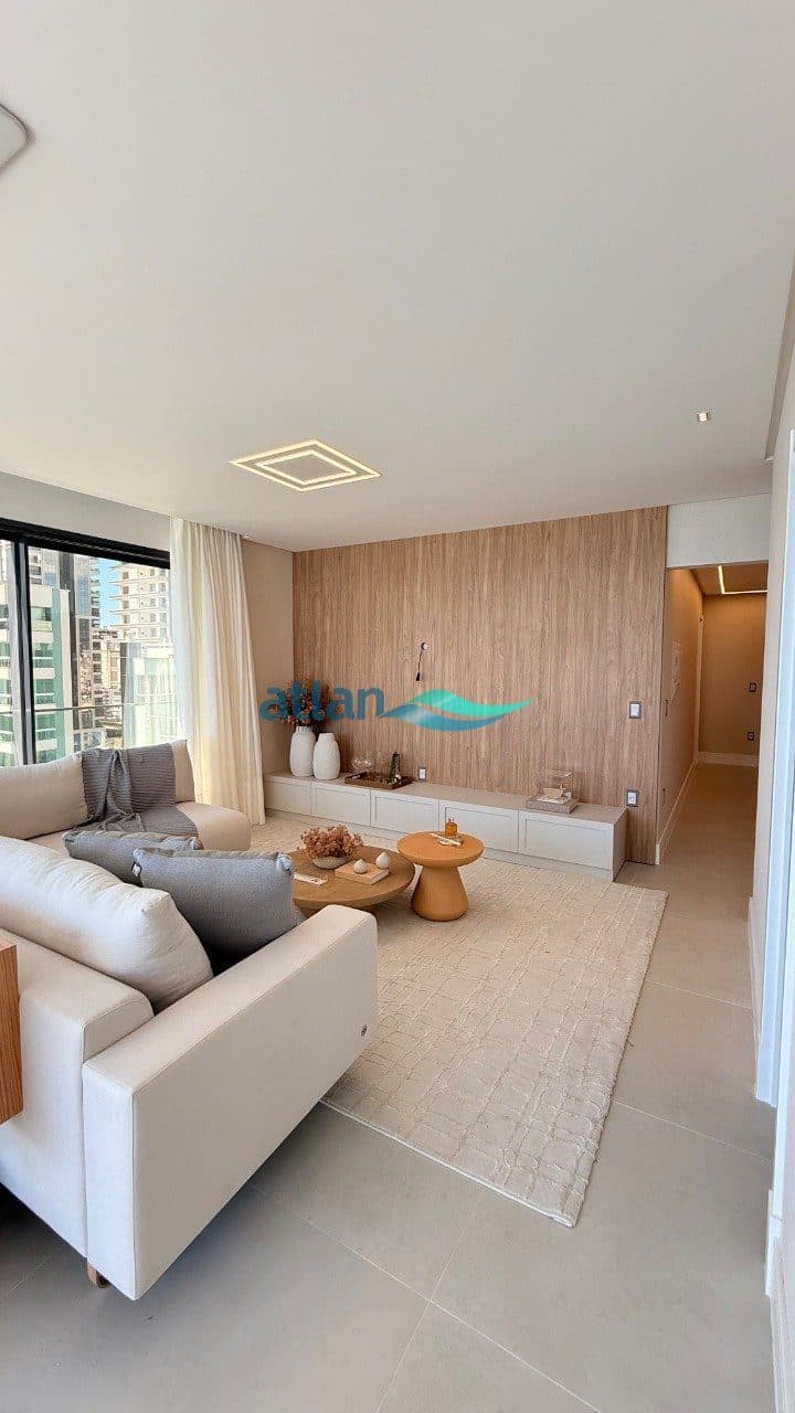 Sala de estar do apartamento do Ezè Residence, na Meia Praia, Itapema