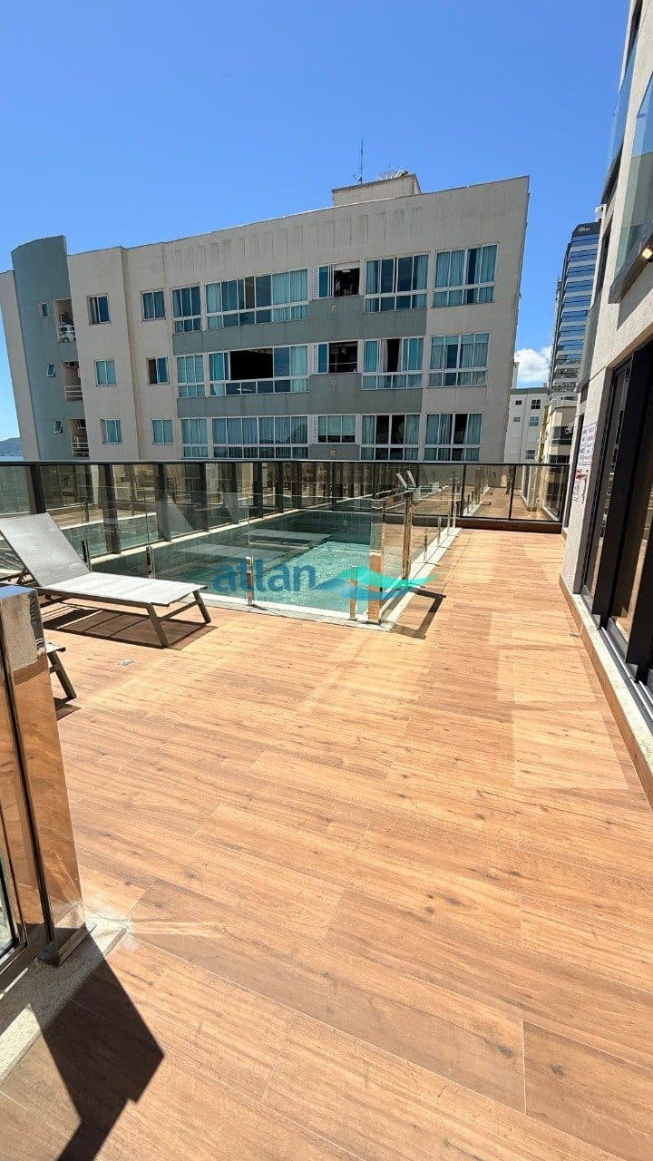 Terraço do Ezè Residence com vista para a Meia Praia, em Itapema