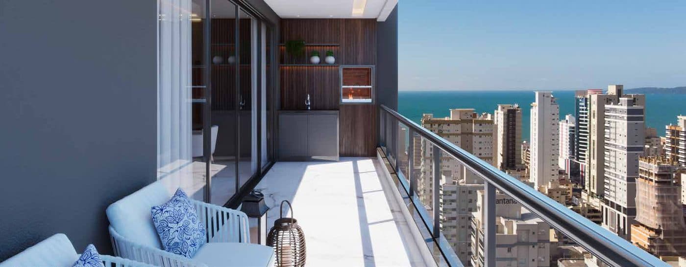 Sacada com vista de um apartamento do Gran Bellagio, na Meia Praia