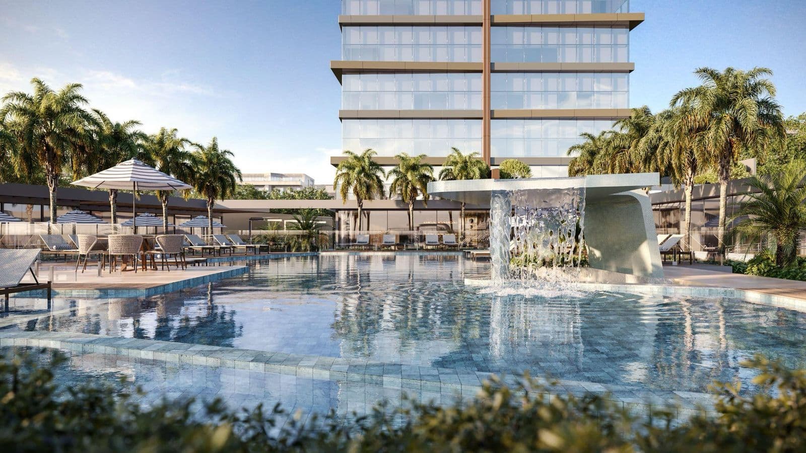Piscina e deck do High Tower, no Centro de Itapema