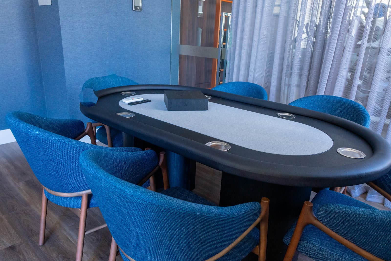 Mesa de jogos da sala de jogos do Mares do Sul, em Meia Praia