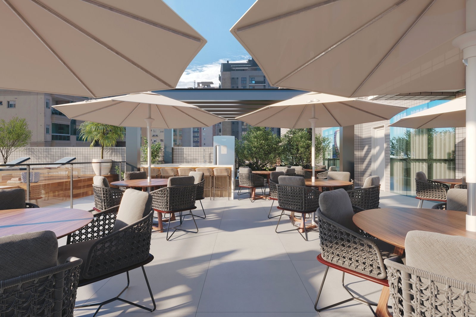 Terraço com lounge externo e guarda-sóis do Monte Solaro, em Meia Praia, Itapema