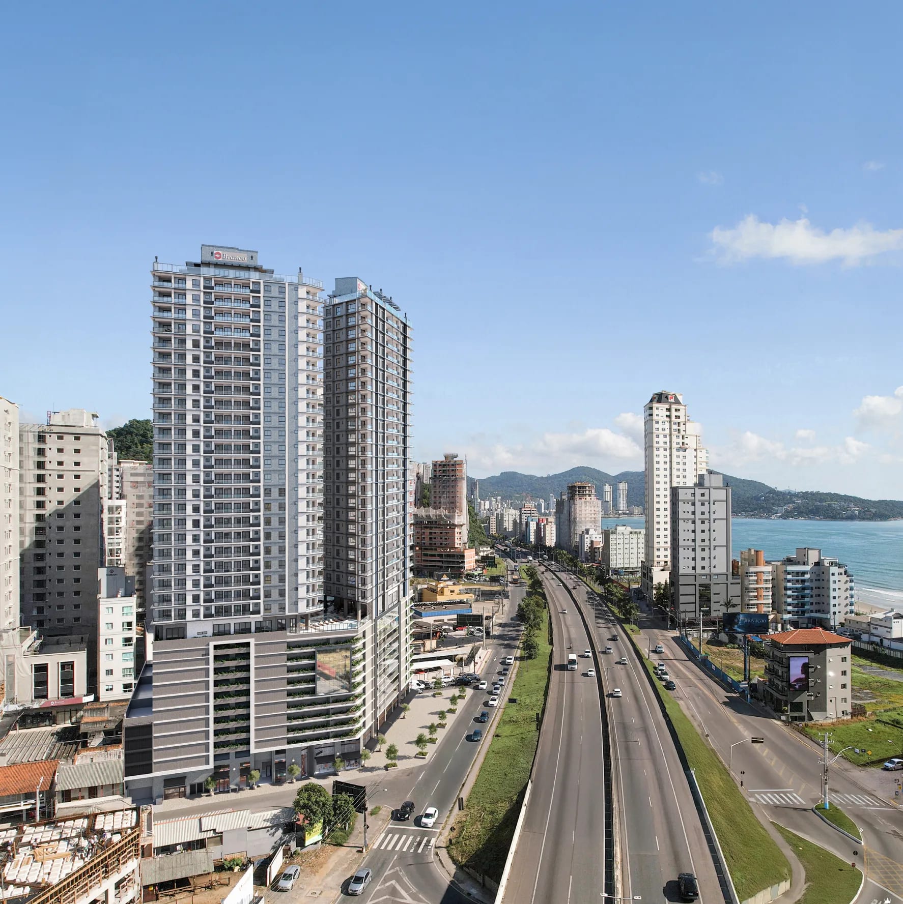 As três torres do Onix Towers Residence vistas da Marginal Oeste, com o mar de Itapema ao fundo