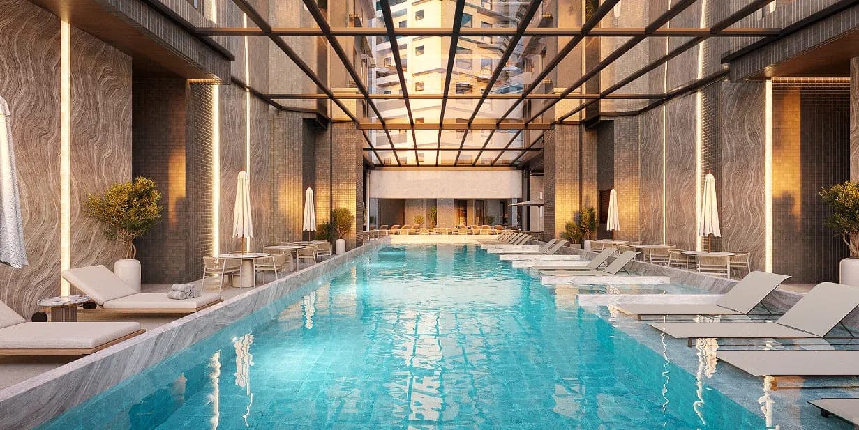 Piscina coberta e aquecida do Onix Towers Residence, em Itapema