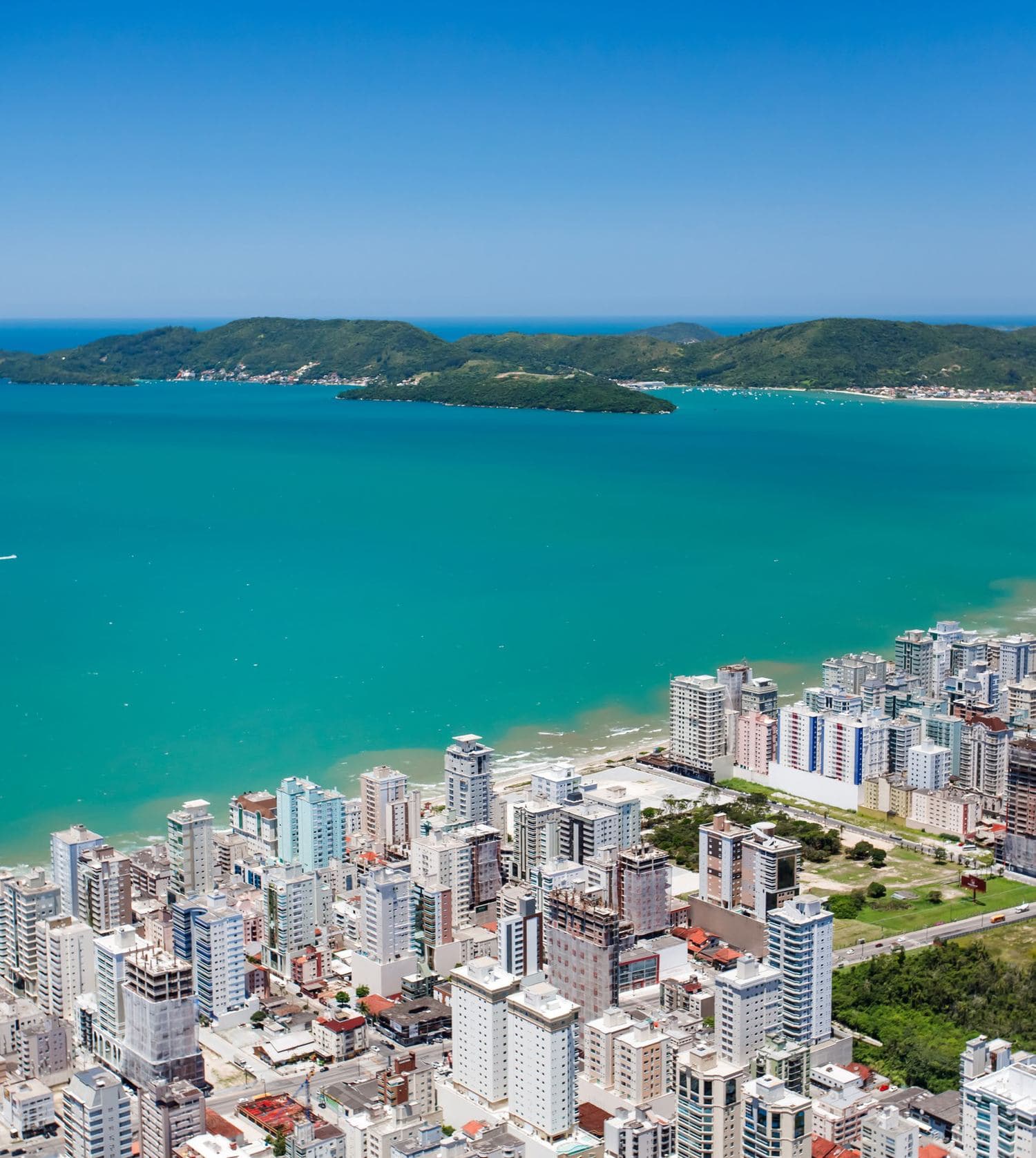 Vista aérea da Meia Praia, em Itapema, onde fica o Ópera CNA Residence