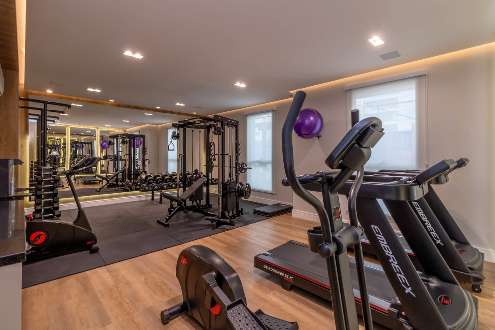 Espaço fitness do Paramount Tower, em Meia Praia, Itapema
