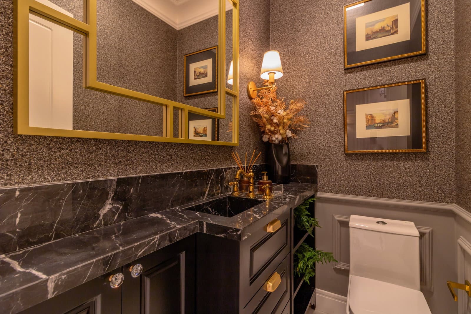 Lavabo de um apartamento do Paramount Tower, em Meia Praia